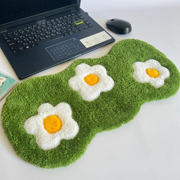 Hand Tufted Daisy Keyboard Rug