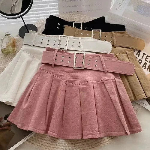 Pink pleated skirt with belt