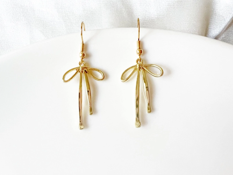 Vintage style gold bow Earrings