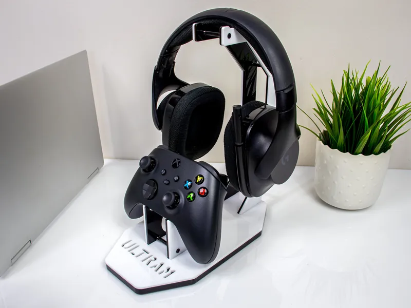 Custom Controller and Headphone Stand | Customised Engraving