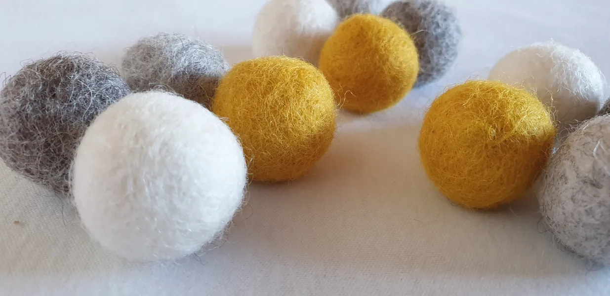 FILZBÄLLE 4 Stück Katzenminze, Spielkissen Katzen Baldriankissen, Katzenspielzeug, Katzenminze , Stinkekissen, Spielzeug Katze, Cat nip