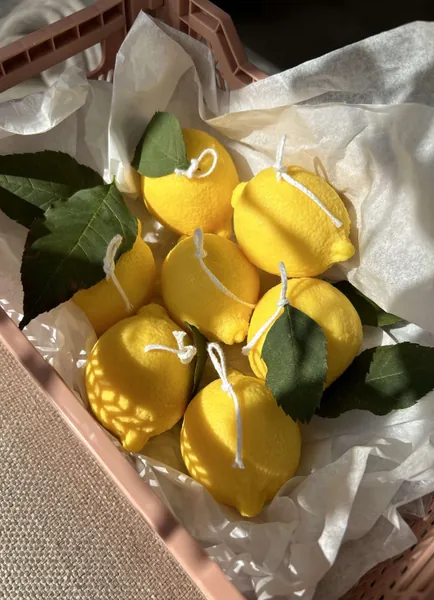scented lemon candle