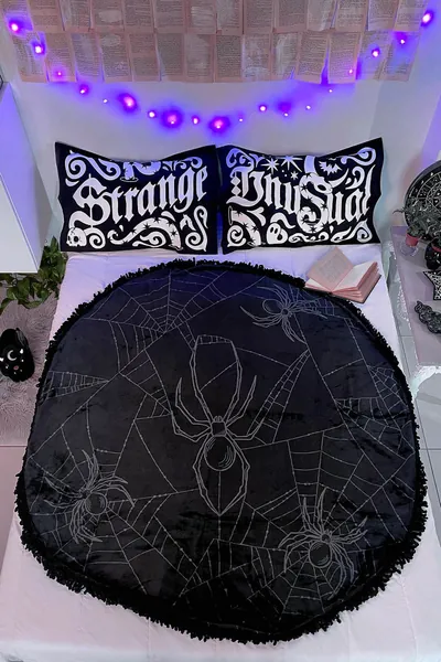 Spyder Round Blanket