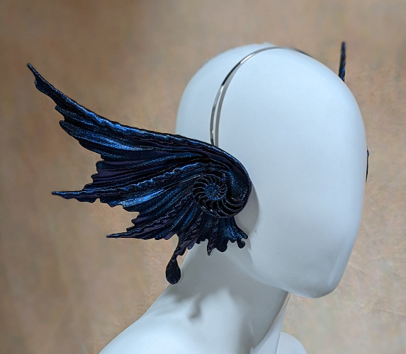 Iridescent Mermaid Fins | Medium / Black