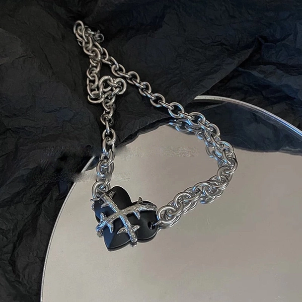 Returned' Black Heart-Shaped Pendant Necklace