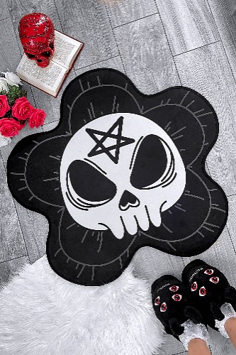 Hemlock Rug | One Size / Black / 100% Polyester.