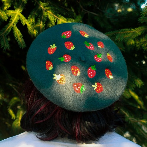 Strawberries Embroidered Beret! - Add combs / Melon Soda
