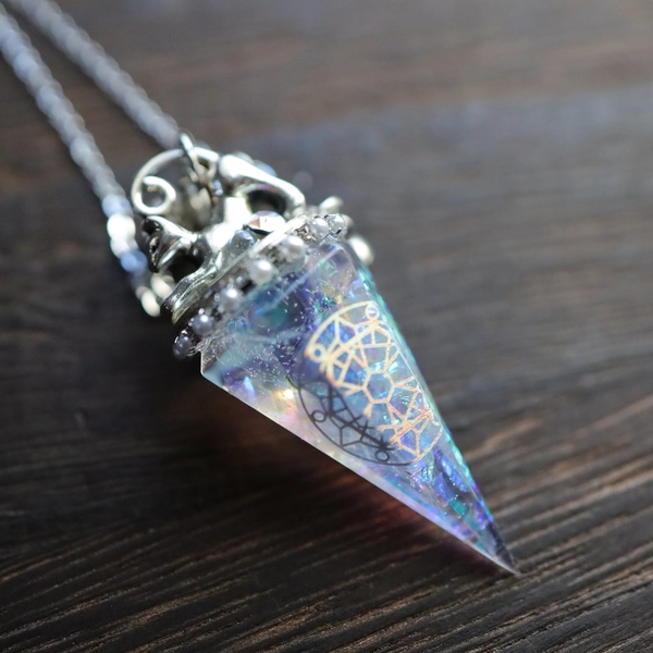 【使い猫のペンデュラム（アイスオパール）】チリンと可愛い鈴付きペンデュラムペンダント