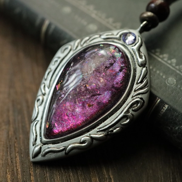 [魔法石の盾 (妖蝶の舞)]  フルオリジナルデザイン✨魔法石のペンダント