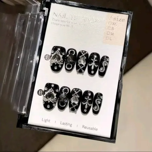 [PRESS ON] Dark Diamond Nails