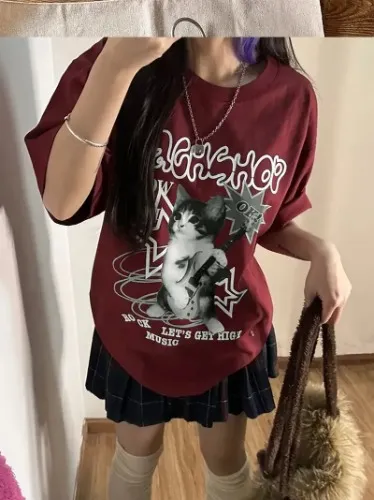 Maroon cat t-shirt! ♡