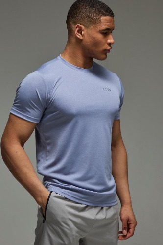 Man Active Lightweight Regular Fit Gusset T-shirt | boohooMAN UK
