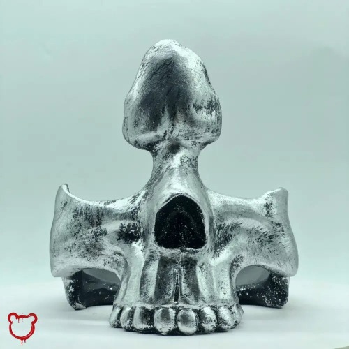 Gothic Skull Statue Glass - Silver