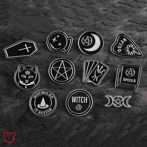 Rituals Black Magic Pins: powerful enchantment - TAROT CARDS