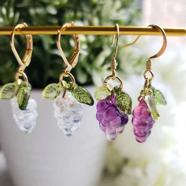 Grape earrings, glass drop earrings, food earrings, fruit lampwork earrings