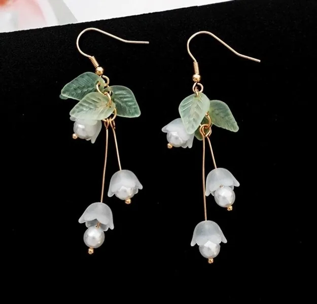 Lily Flower Dangle Earrings, Cute Flower Earrings, Pearl Flower Earrings, Cute Dangle Earrings