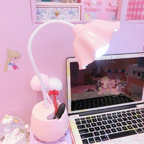 Tulip Desk Lamp - Pink