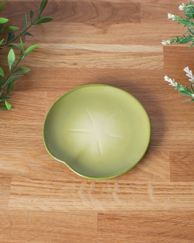 Lily pad saucer