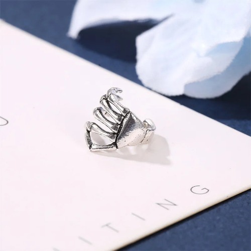 Diverse Skeleton Hand Ear Clip - AE1087