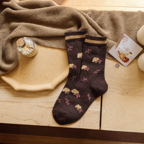 Cozy Autumnal Floral Socks - 4