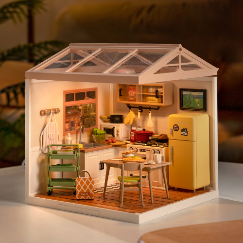 Rolife Plastic Miniature House - Happy Meals Kitchen DW008 (With Roof)