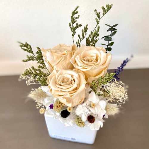 Luxury Floral Kit to Arrange a DIY Centerpiece with 3 REAL Preserved Roses, Hydrangea, Lavender and More! - Champagne (Most Popular)