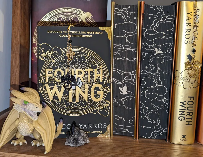 Fourth wing themed double dragon black and gold bookmark, hanging fantasy bookmark, metal bookmark, fourth wing iron flame inspired bookmark