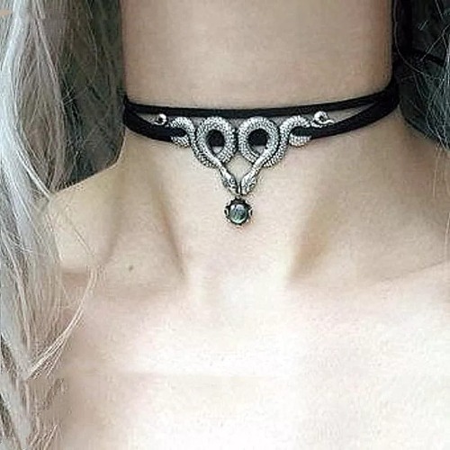 Men's and Women's Gothic Pendant Necklaces Gothic Natural Labradorite Crescent Necklace Women Best Friends Jewelry Birthday Wife and Husband