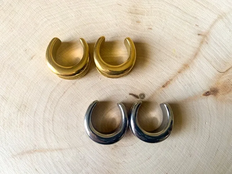 00g-1' (25mm) Gold or Silver Saddle Ear Plugs/Gauges 316L Surgical Steel