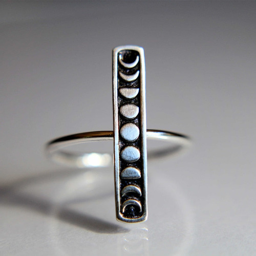 'Crescent Cutie' Silver Moon Phase Ring - 8 / Sliver