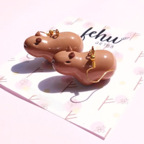 Brinco Capivarinha | biscuit; brincos divertidos [ENCOMENDA]