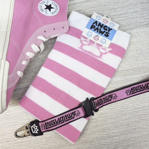 Light Pink vs White Thicc Thigh High Sockies