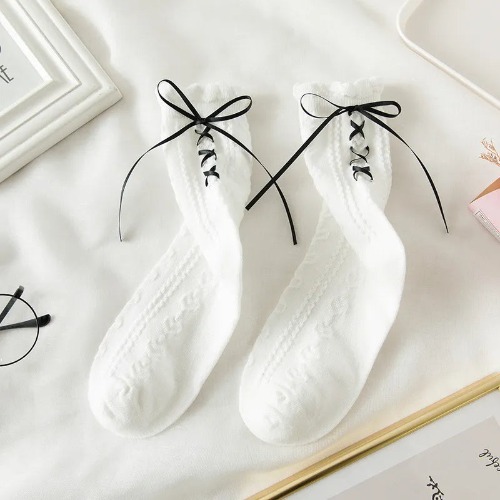 White Cute Kawaii Bow Ankle Socks - White and Black Bow / EUR 34-39