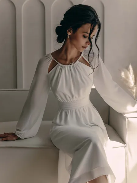 Lightweight midi dress with ribbons at the waist