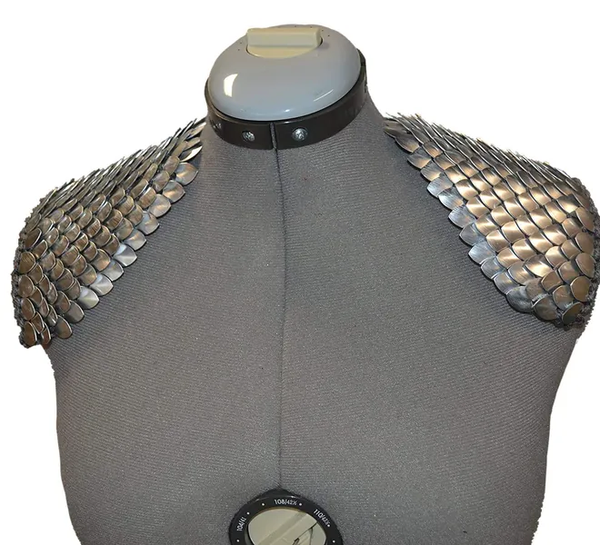 Scale Mail Epaulettes in Knitted Dragonhide Armor - Silver - 