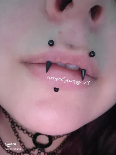 Angel Fangs Piercing