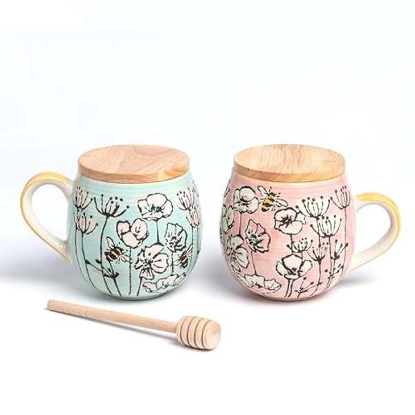 ArtbyHannah Ceramic Coffee Mugs Set of 2, 16.9-oz Large Tea Mug with Lid, Handpainted Bee and Floral Pattern Mug Gift Set for Christmas, Valentine's Day, Microwave and Dishwasher Safe