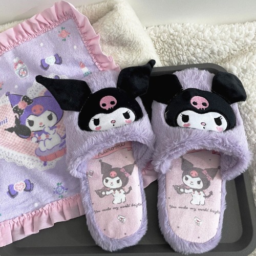 Fuzzy Kuromi Slippers - Kuromi
