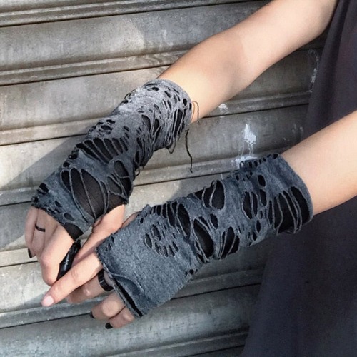 'Silence' Ripped Gloves (Pair)