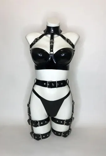 Belt Up Set Lady Lucie Latex