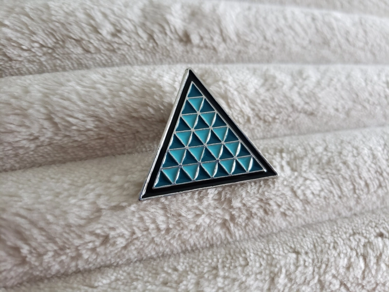 Enamel Pin Detroit Become Human Blue Android Triangle