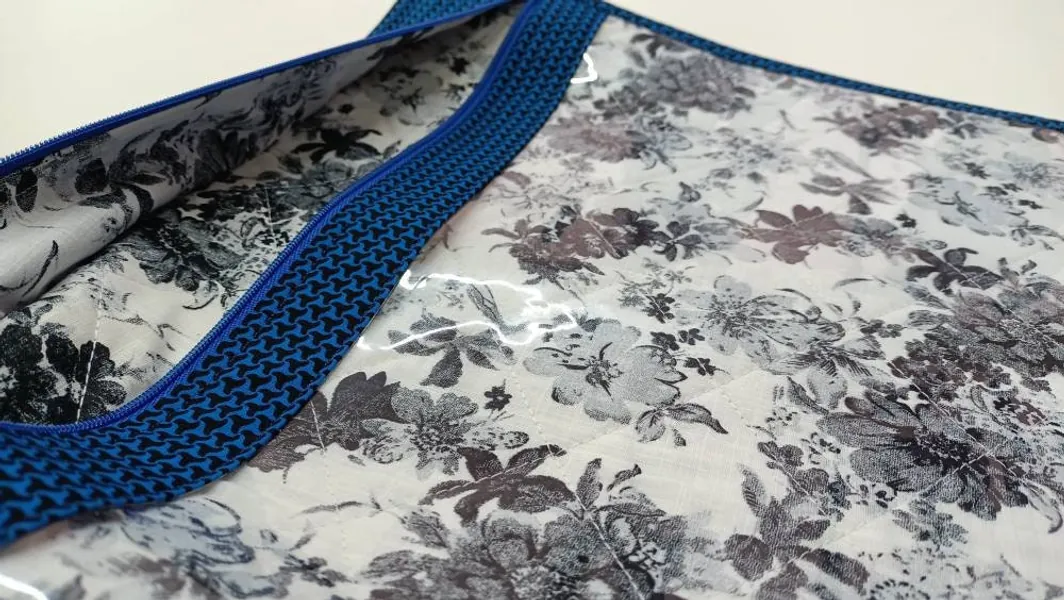 Project Vinyl Bag for Cross Stitch Blue-Black on Grey & White