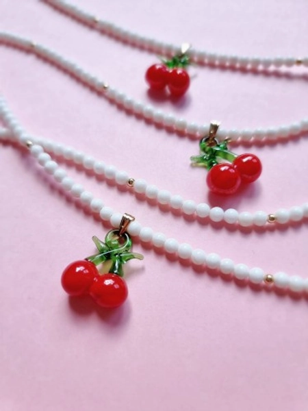 Cherry choker