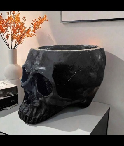 Black skull planter
