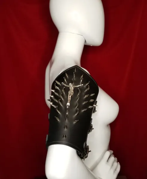 Once Upon a Cross, Upper Arm Gauntlet