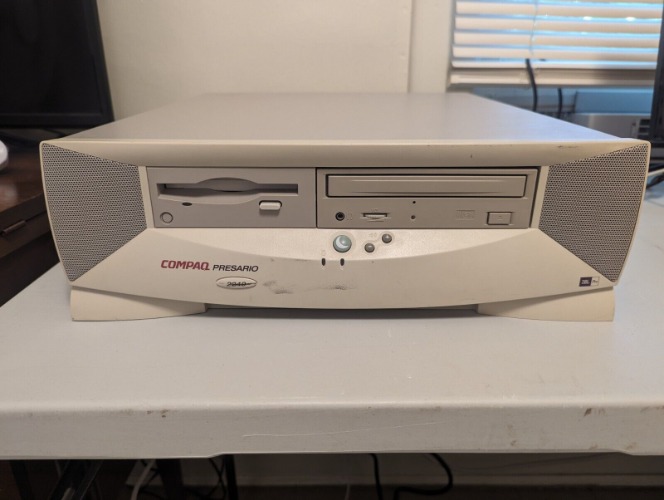 Vintage Compaq Presario 2240 Built in Speakers AMD K6 200Mhz 32MB Ram 2GB Win98