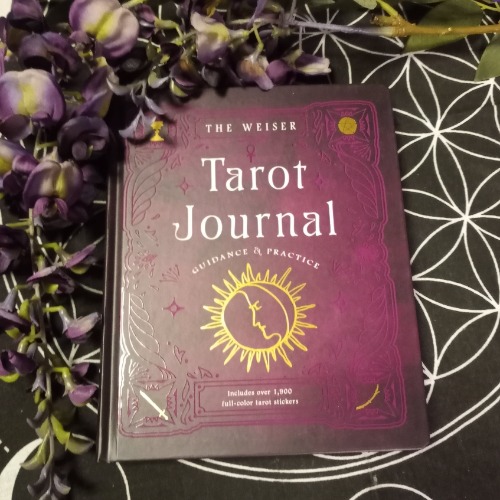 The Weiser Tarot Journal: Includes 1,920 Tarot Stickers