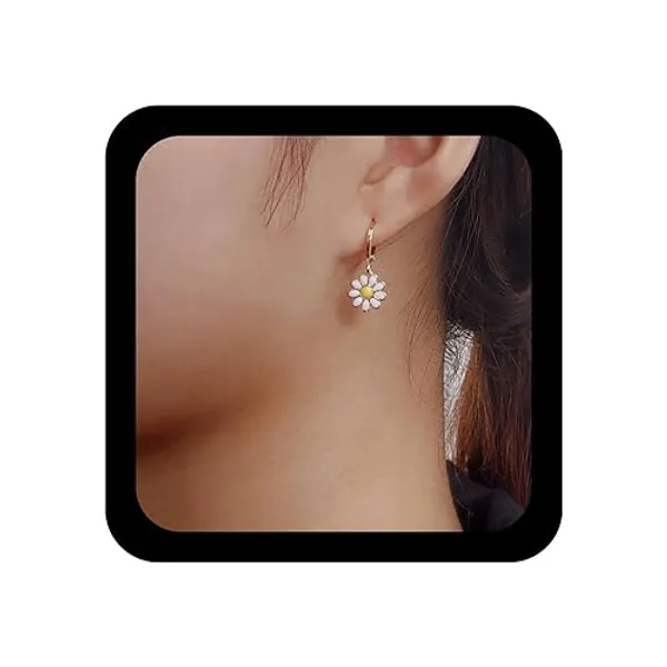 Allereyae Vintage Daisy Flower Dangle Drop Earrings Little Daisy Hoop Huggie Earrings Flower Daisy Earrings Minimal Earrings for Women