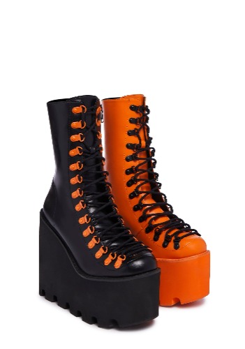 Color Me Haunted Traitor Boots | US 8