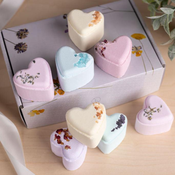 CBD - 8 Bath bombs set -  perfect for a relaxing Valentine's day bath - No name